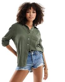 New Look textured long sleeve shirt in khaki offers at R 29,99 in Asos