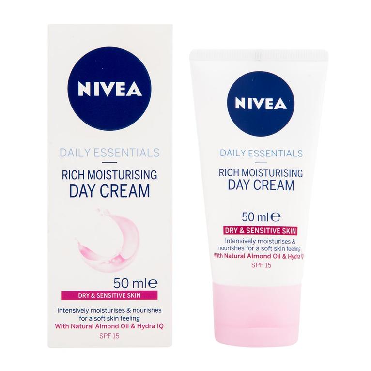 Nivea Visage Moisturise Day Cream 50 ml offers at R 119,99 in Woolworths