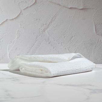 Cotton Bay Zero Twist Bath Towel - White offers at R 179 in Whitehouse
