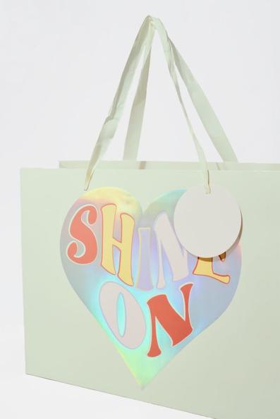 Medium Gift Bag offers at R 29,99 in MRP