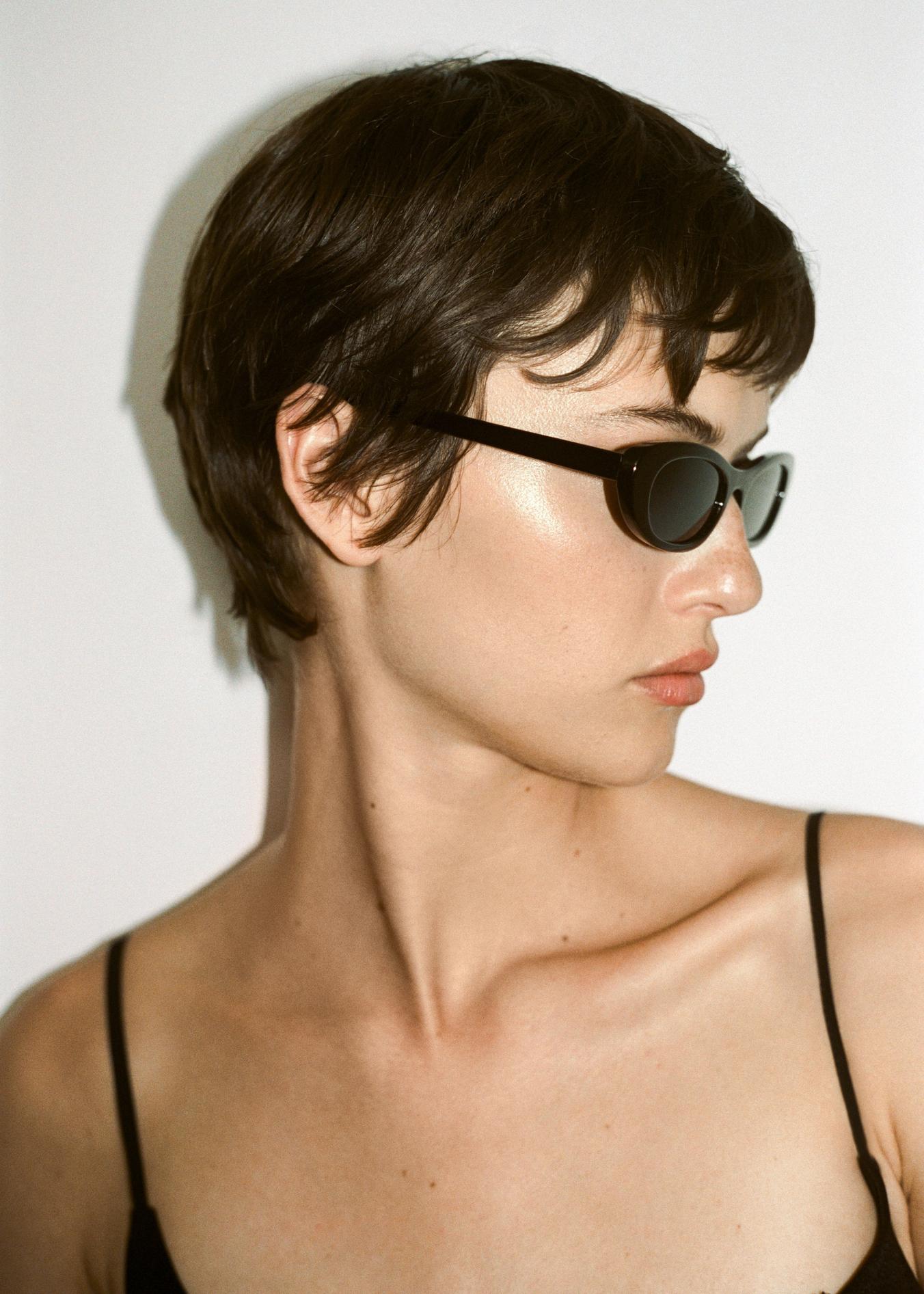 Oval sunglasses offers at R 579 in Mango