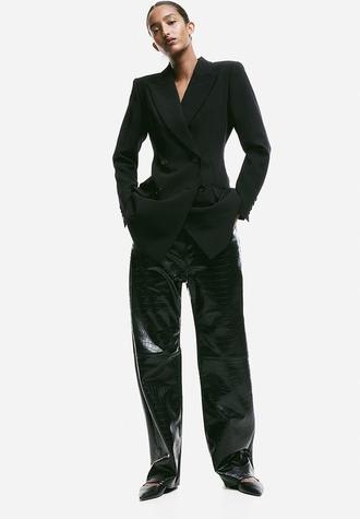 Tapered-waist twill blazer - black offers at R 799 in H&M