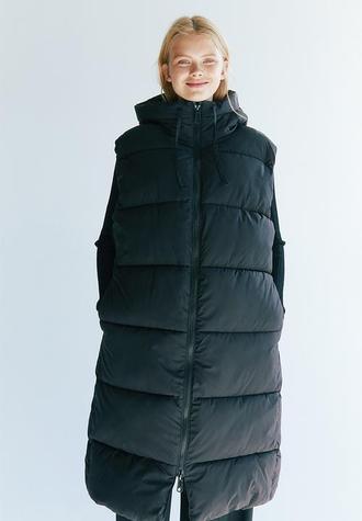 Hooded puffer gilet - black offers at R 629 in H&M
