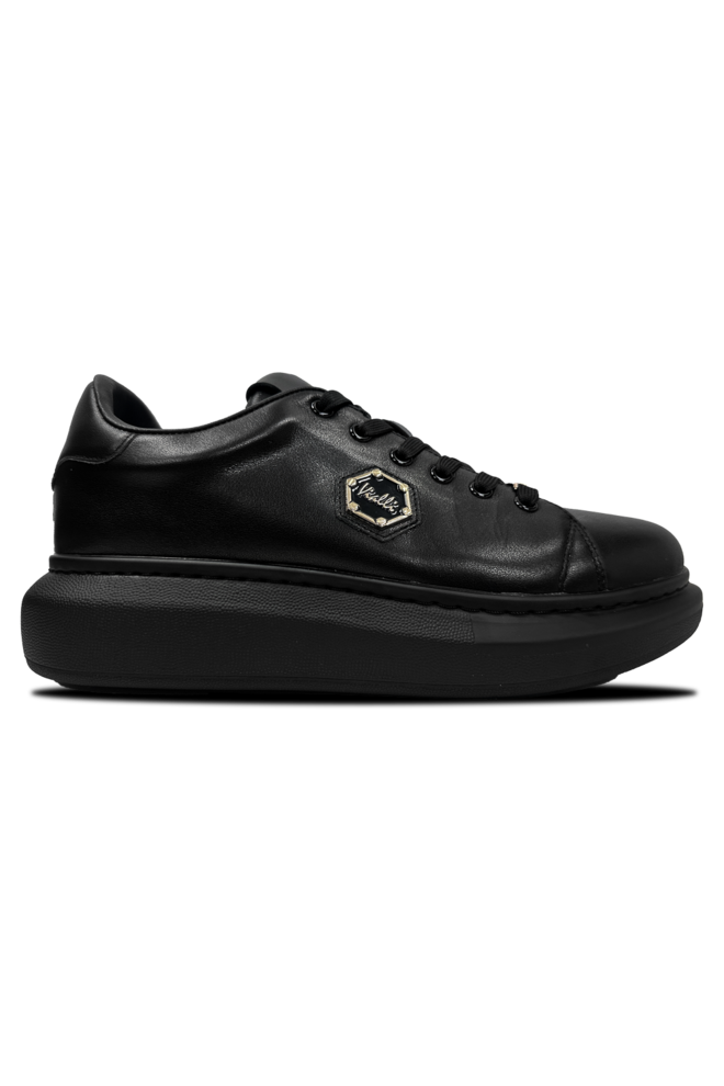 Baston Triple Black Sneaker* offers at R 3699 in Crossover International