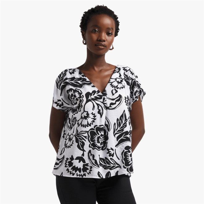 Women's White & Black Floral Print V-Neck Blouse offers at R 99,99 in Exact