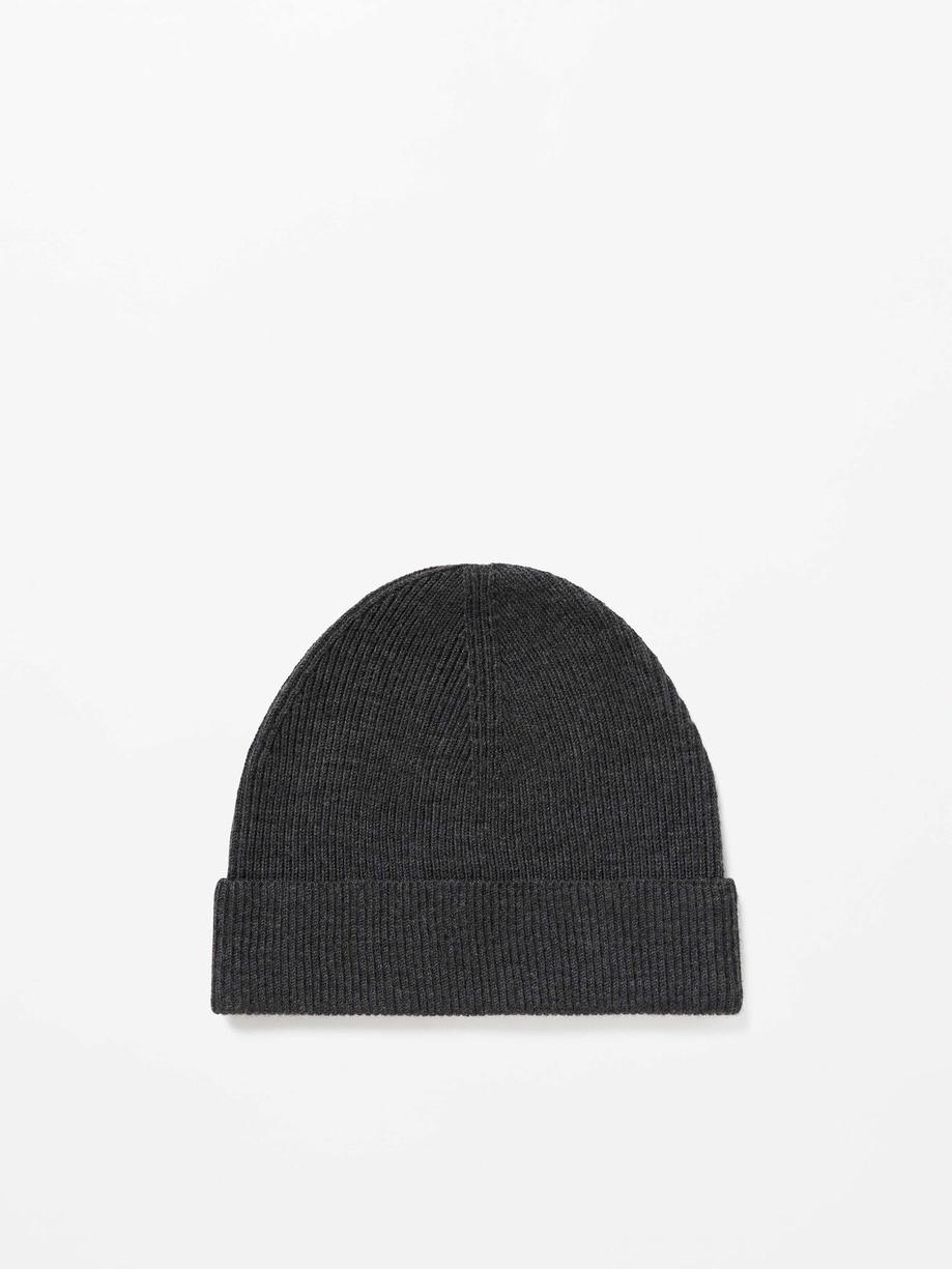 Hedqvist Beanie offers at R 69 in Tiger of Sweden